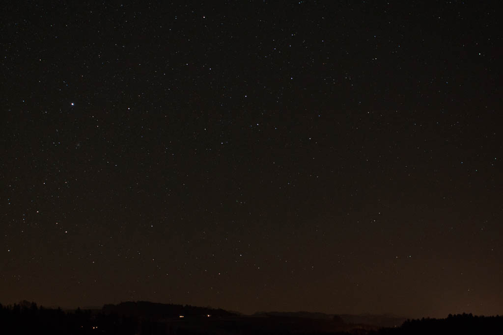 Am 27.11.24 um Mitternacht ist am Südhimmel in ca. 10° Höhe ein Komet zu sehen, so die Schlagzeile.
